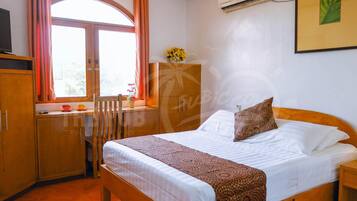 Egyptian cotton sheets, premium bedding, in-room safe