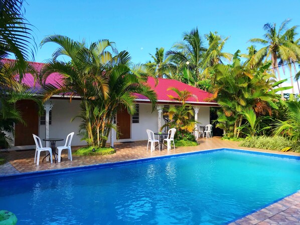 Departamento, 1 habitación, baño en la habitación, junto a la alberca | Escritorio, tabla de planchar con plancha y ropa de cama 