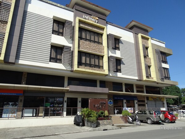 Vista frontal de la propiedad