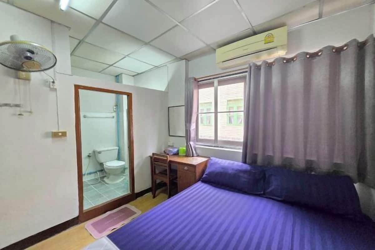 Desk, free WiFi, bed sheets