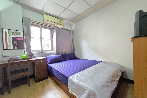 Desk, free WiFi, bed sheets