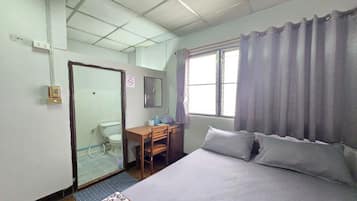 Standard Room, Fan | Escritorio, wifi gratis y ropa de cama