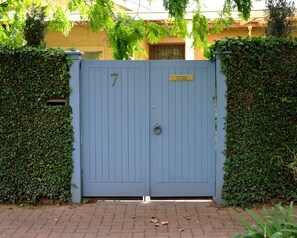 Exterior - Athelney Cottage (Hackney)