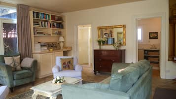 Athelney Cottage | Living room