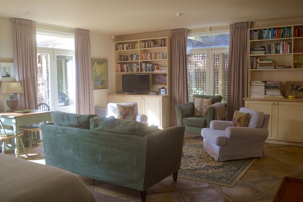 Athelney Cottage | Living area
