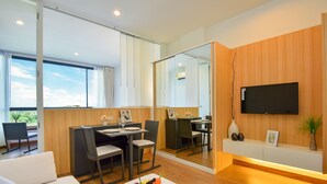 Studio Suite | Ruang tamu | TV skrin rata 
