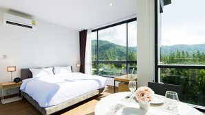 Deluxe 1 Bedroom | Bar mini percuma, peti besi dalam bilik, meja 