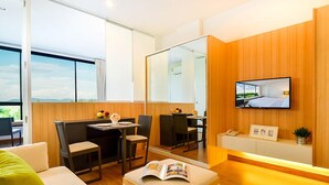 Connecting room | Ruang tamu | TV skrin rata 