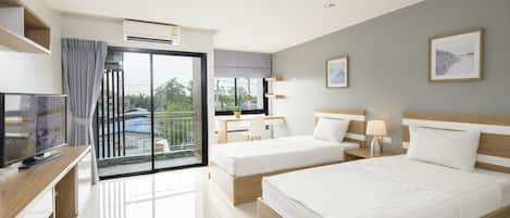 Habitación estándar con 2 camas individuales, 2 camas individuales | Escritorio, cortinas blackout y tabla de planchar con plancha