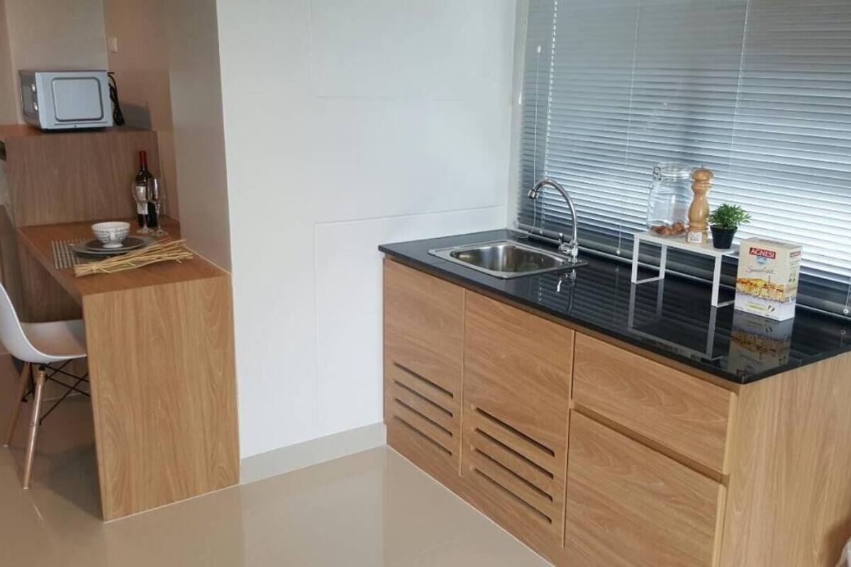 fridge, electric kettle