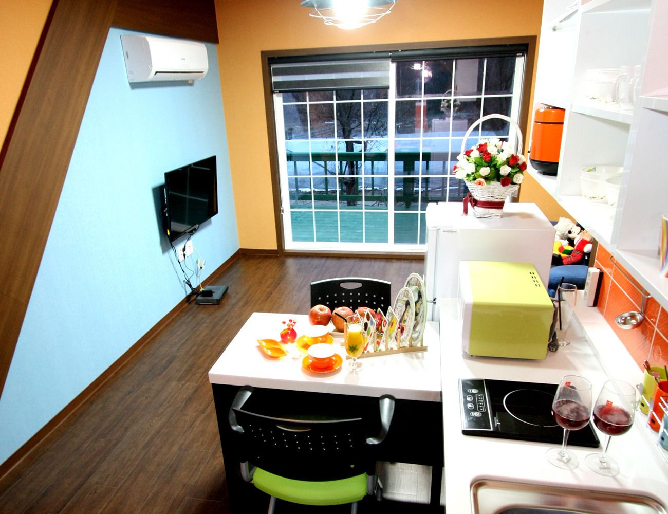 Double Room, Jetted Tub | Living area | Flat-screen TV