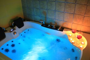A bathtub with a digital interface, a control panel, and candles. - Pension Cafe Yoon & Park (Yangpyeong)