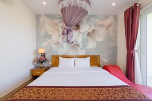 Quarto casal superior | Frigobar, cofres nos quartos, escrivaninha