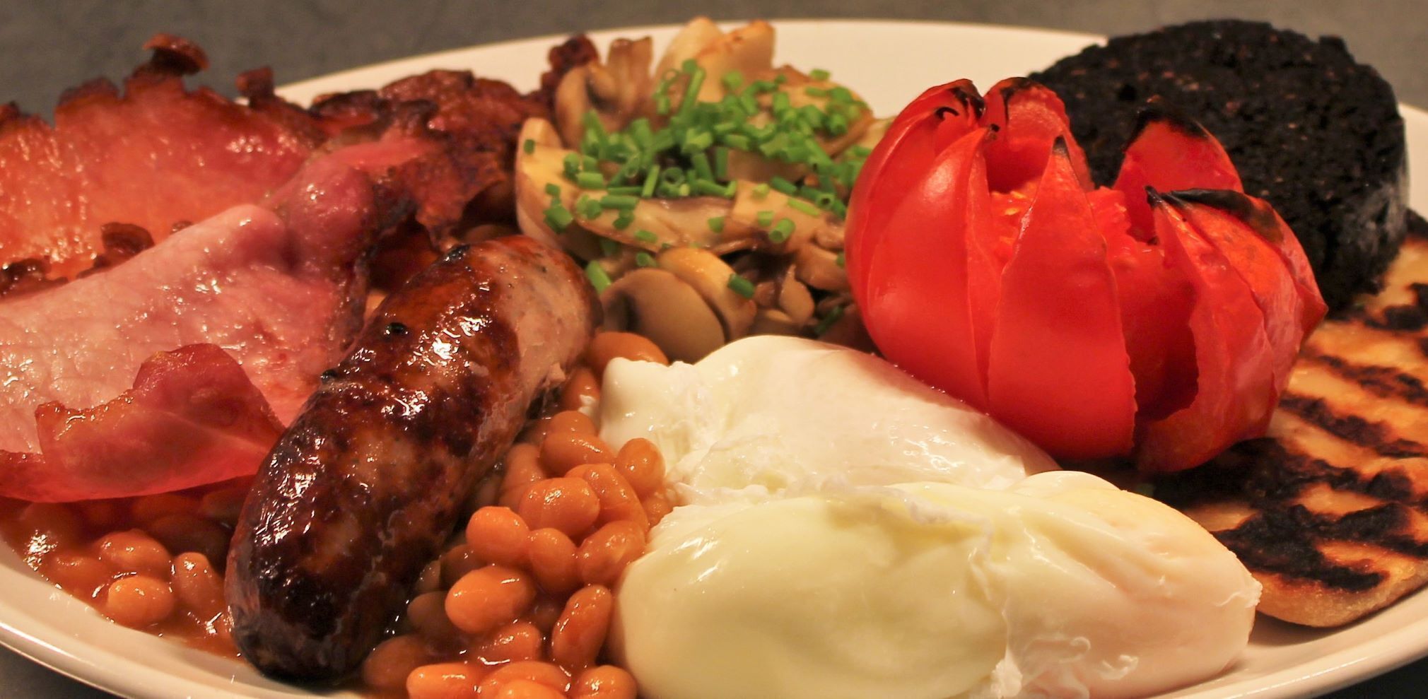 daily cooked-to-order breakfast (gbp 12.95 per person)
