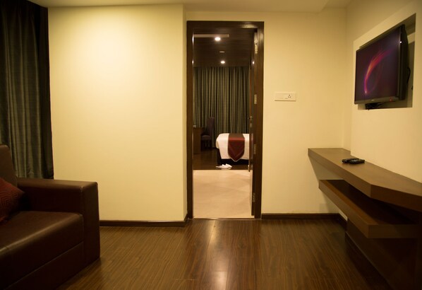 Executive suite | Living room