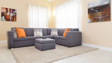Luxury Apartment, 2 Bedrooms, City View, Executive Level | In-room dining
