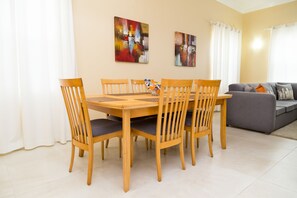 Departamento de lujo, 2 habitaciones, vista a la ciudad, piso ejecutivo | Servicio a la habitación