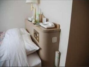 Down duvets, desk, laptop workspace, free WiFi - Albert Hotel Akita (Akita)