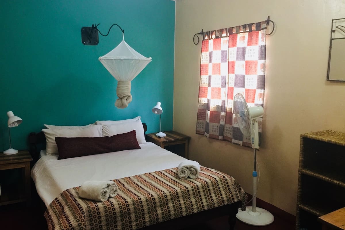 In-room safe, bed sheets