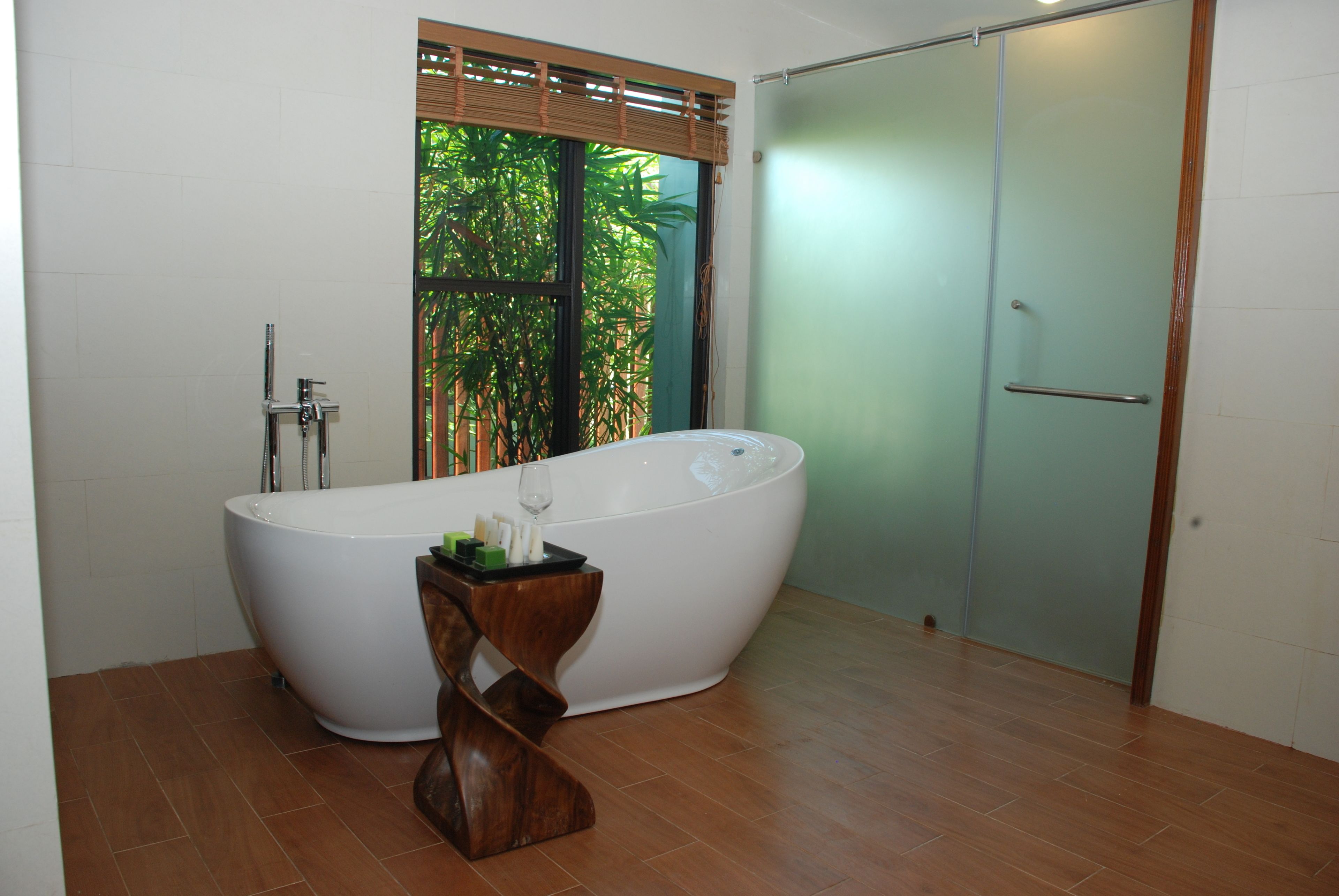 مغطس/حوض استحمام عميق