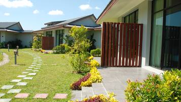 Deluxe Bungalow, 1 Bedroom, Garden View | Terrace/patio