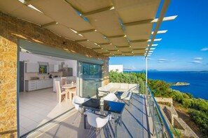 42-inch flat-screen TV with satellite channels, plasma TV, DVD player - Dream View Villas (Lefkada)