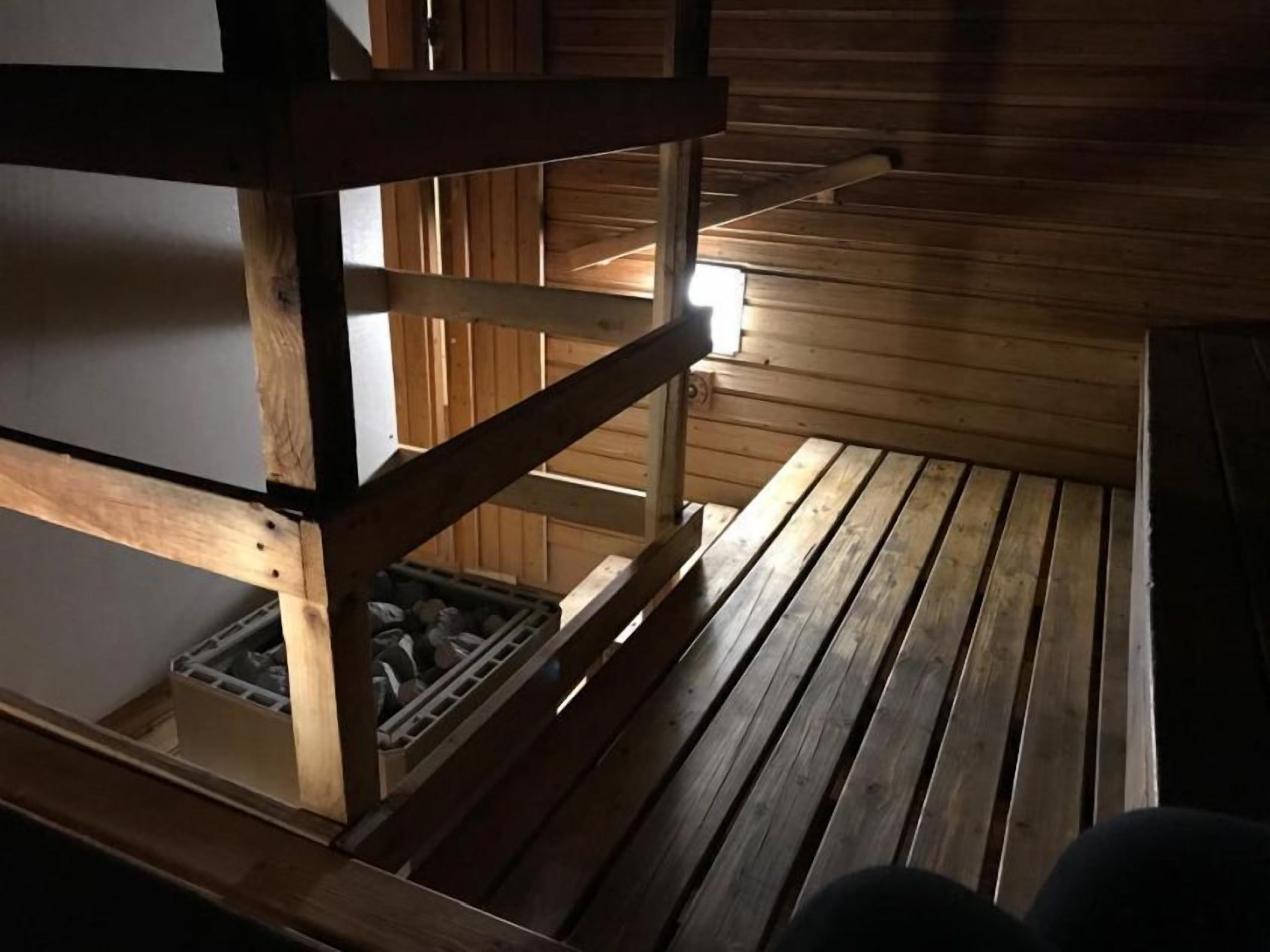 Desk, soundproofing, free WiFi