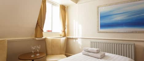 Chambre Double ou avec lits jumeaux | 1 chambre, coffres-forts dans les chambres, fer et planche à repasser