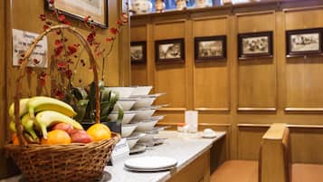 Free daily English breakfast