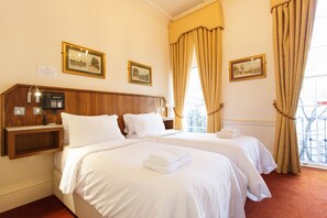 Apartamento, 1 quarto | Cofres nos quartos, ferros/tábuas de passar roupa, berços grátis