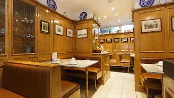 Free daily English breakfast