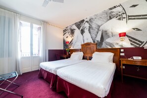 Phòng đôi hoặc 2 giường đơn phong cách cổ điển | Minibar, két bảo mật tại phòng, bàn 
