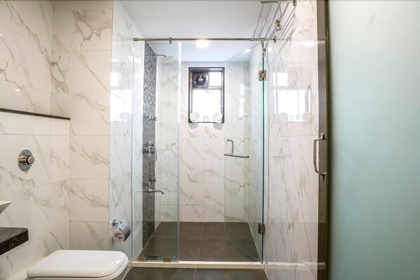 In-room safe, desk, iron/ironing board, free cribs/infant beds - De Grandeur Mumbai (Thane)