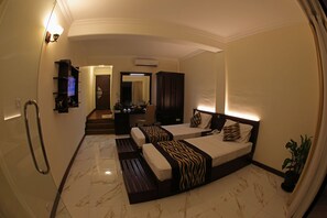 In-room safe, blackout curtains, free WiFi - Cafe Aroma Inn (Kandy)