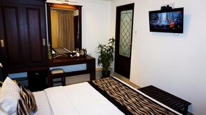 In-room safe, blackout drapes, free WiFi - Cafe Aroma Inn (Kandy)