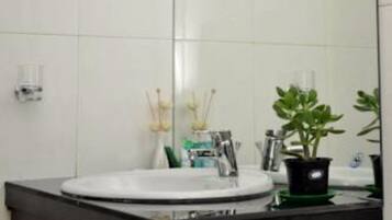 Wastafel kamar mandi