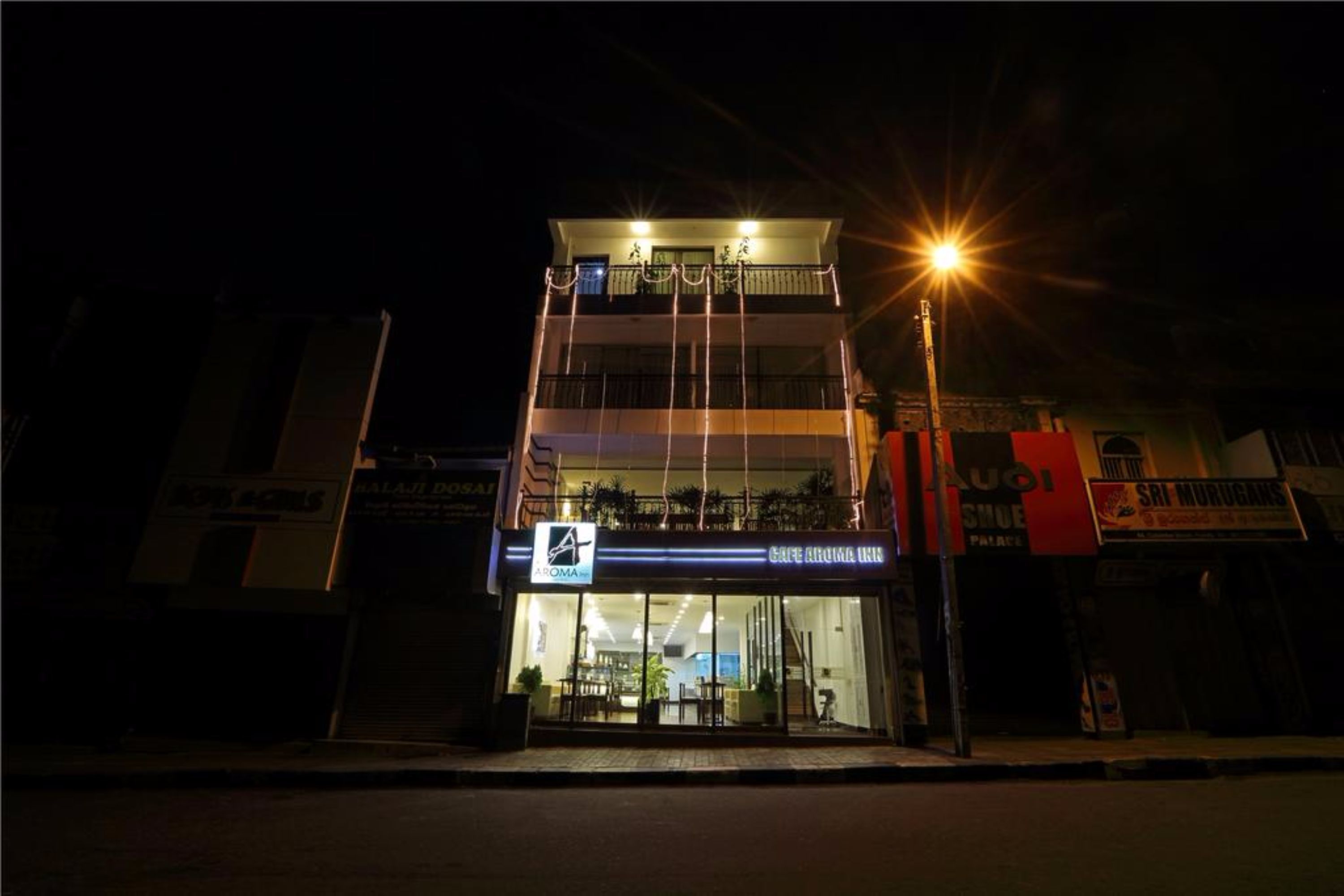 住宿正面 (夜晚)