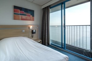 Værelse med 2 enkeltsenge - ikke-ryger - byudsigt | Pengeskab på værelset, skrivebord, gratis Wi-Fi