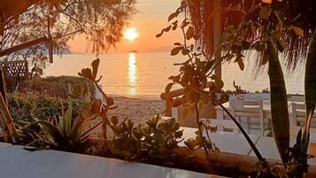 Se sirven desayunos, comidas, cenas y cocina internacional