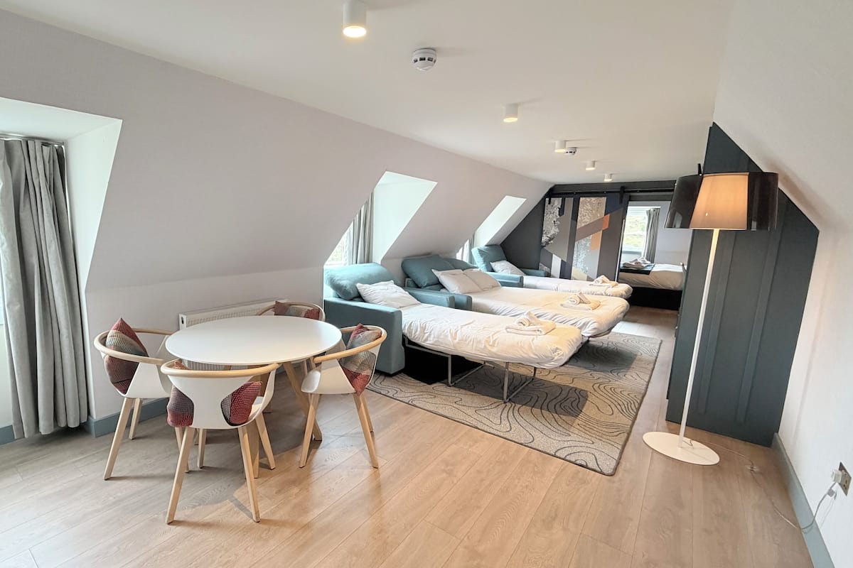 Suite, Mountain View | WiFi (free), bed sheets