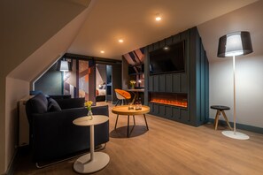 套房, 山景 | 客厅 | 电视