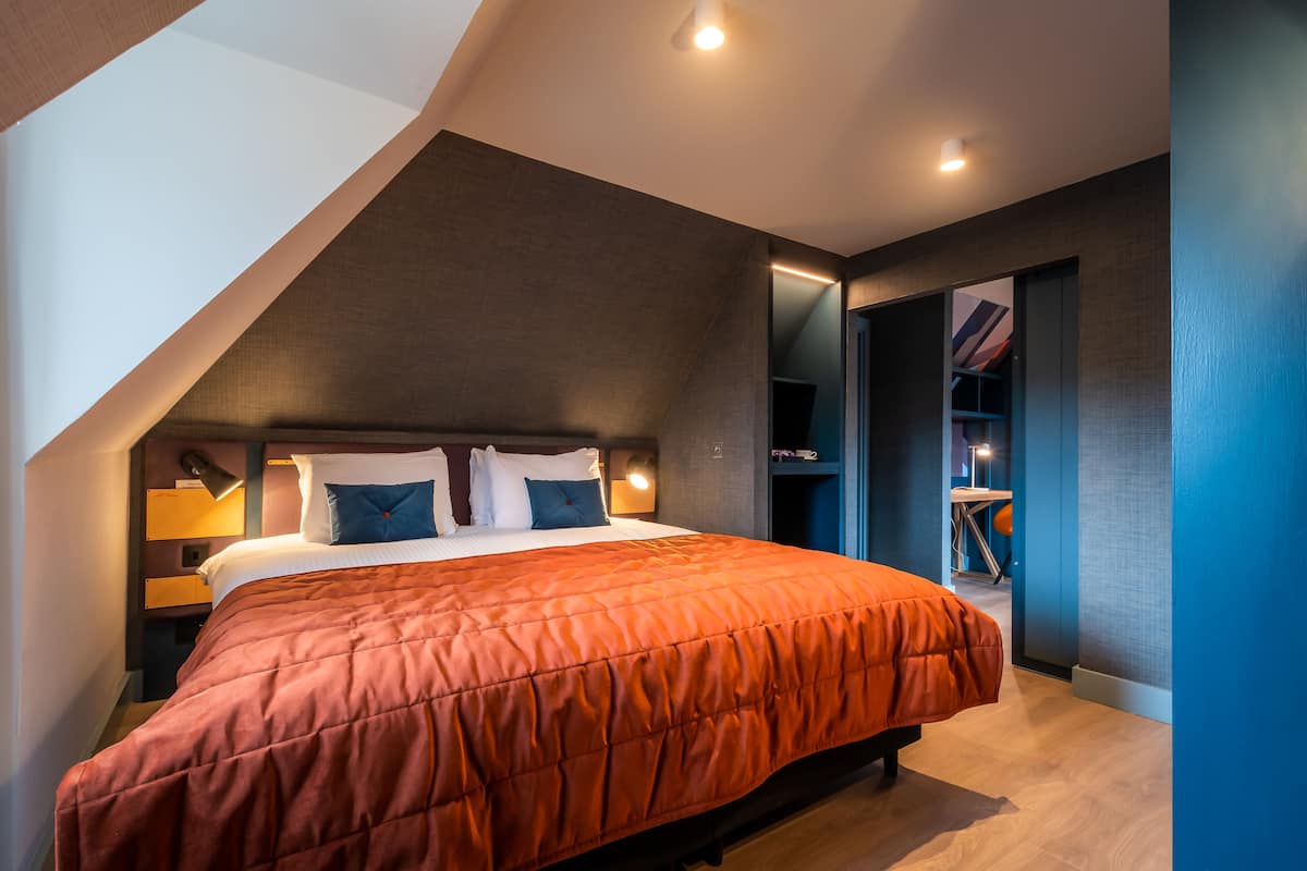 suite, mountain view | 1 bedroom, free wifi, bed sheets