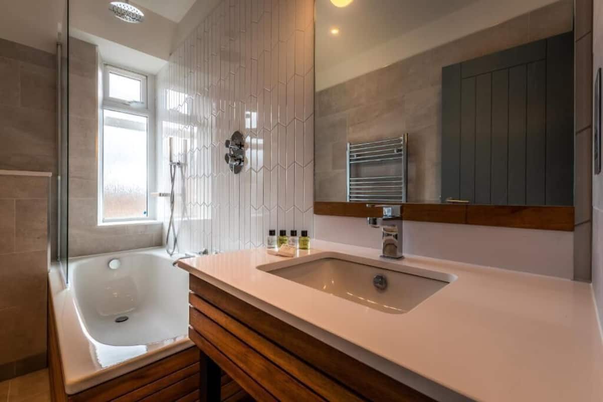 superior double room | bathroom | free toiletries, hair dryer, towels