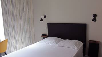 بديكورات فريدة لكل غرفة ومكتب وستائر تعتيم وتجهيزات عازلة للصوت