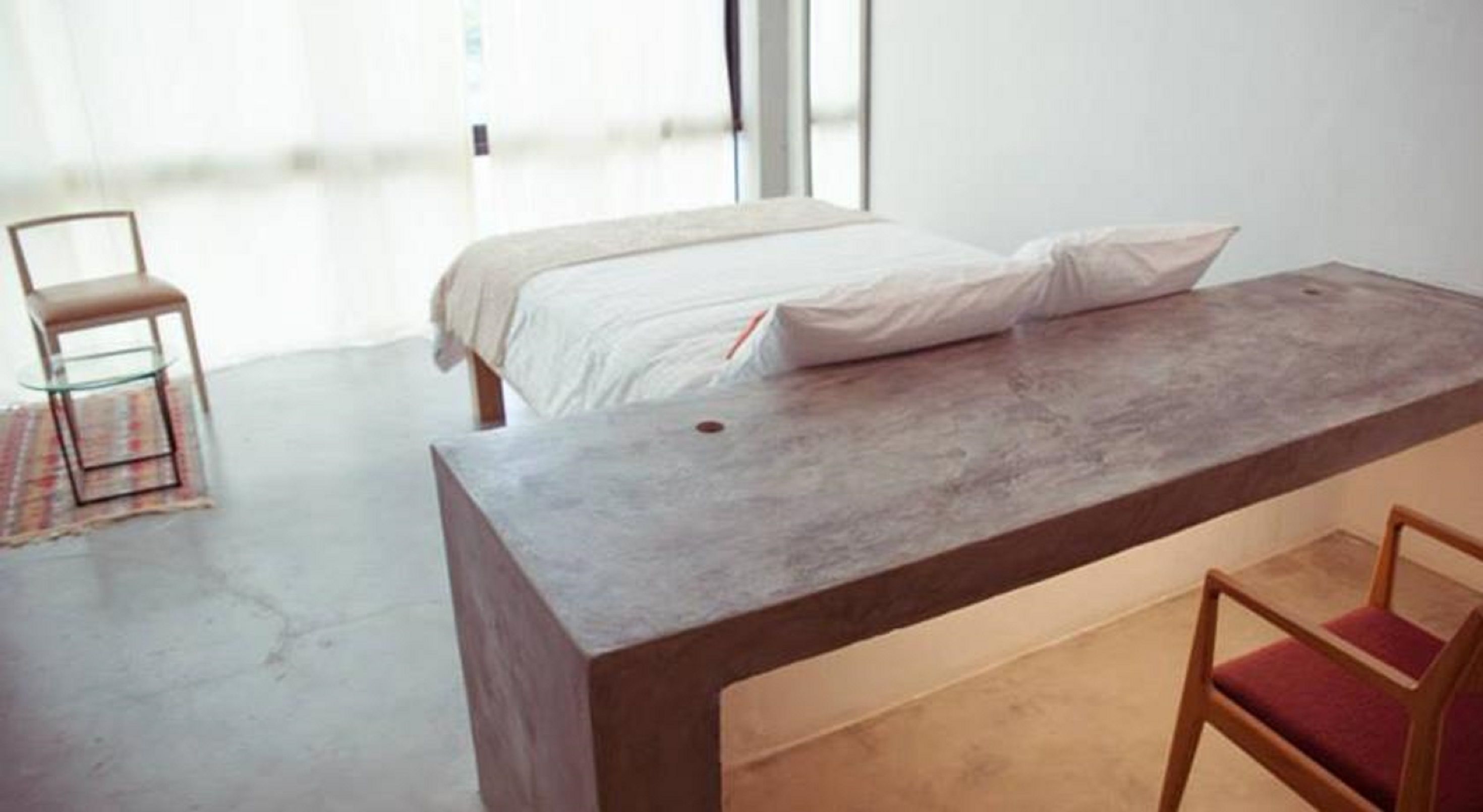 single room | minibar, in-room safe, desk, blackout curtains