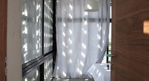 Minibar, in-room safe, desk, blackout drapes - Tamasa Service Apartment And Hotel (Phnom Penh)