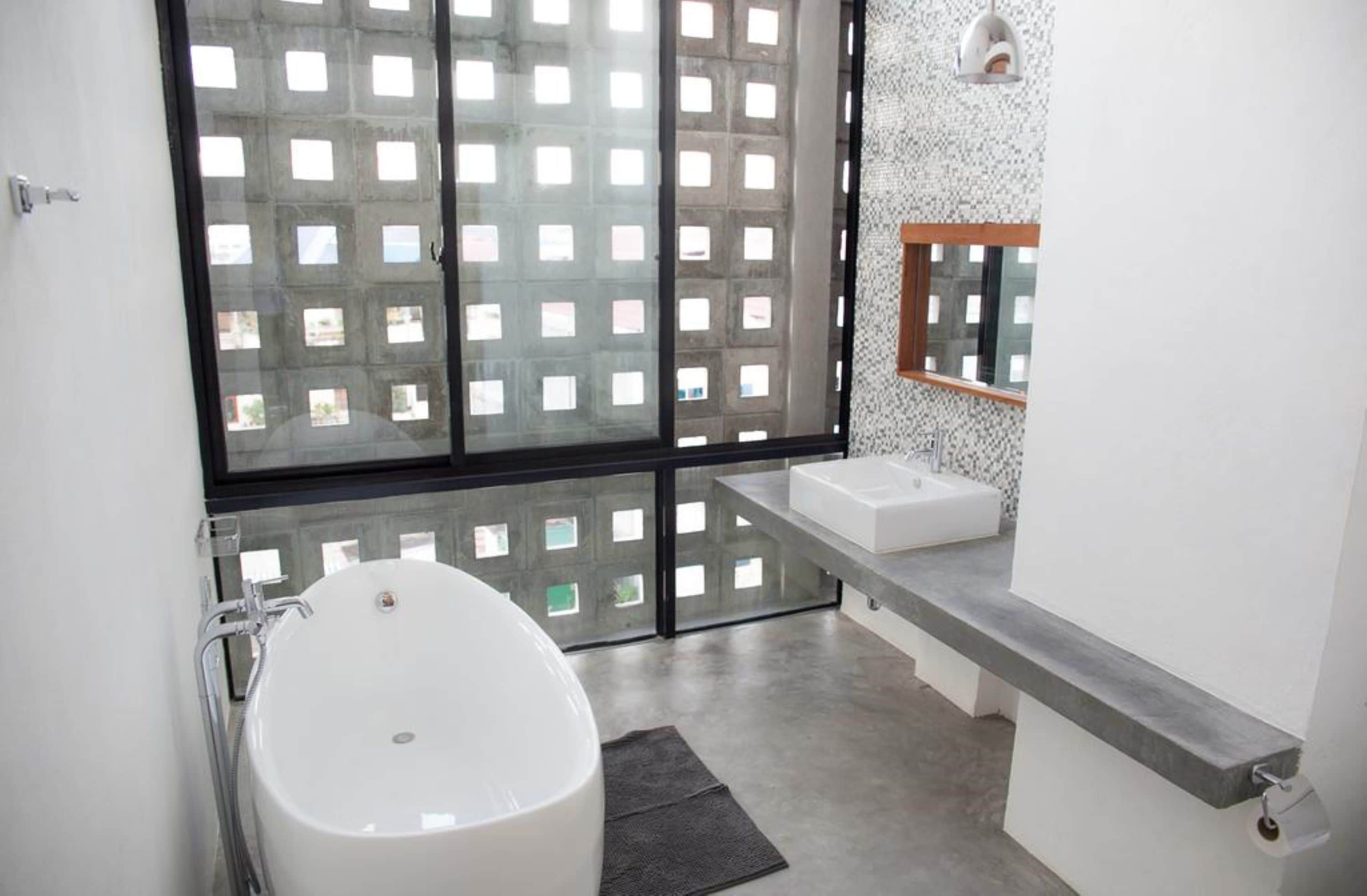 deluxe studio, 1 double bed, pool view | bathroom | shower, free toiletries, slippers, towels