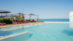 Seasonal outdoor pool, open 8:00 AM to 6:00 PM, free cabanas - Aqua View Spa Boutique Hotel (Varna)