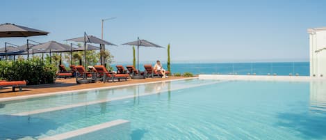 Seasonal outdoor pool, open 8:00 AM to 6:00 PM, free cabanas