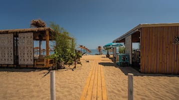 Playa privada en los alrededores, sillas reclinables de playa
